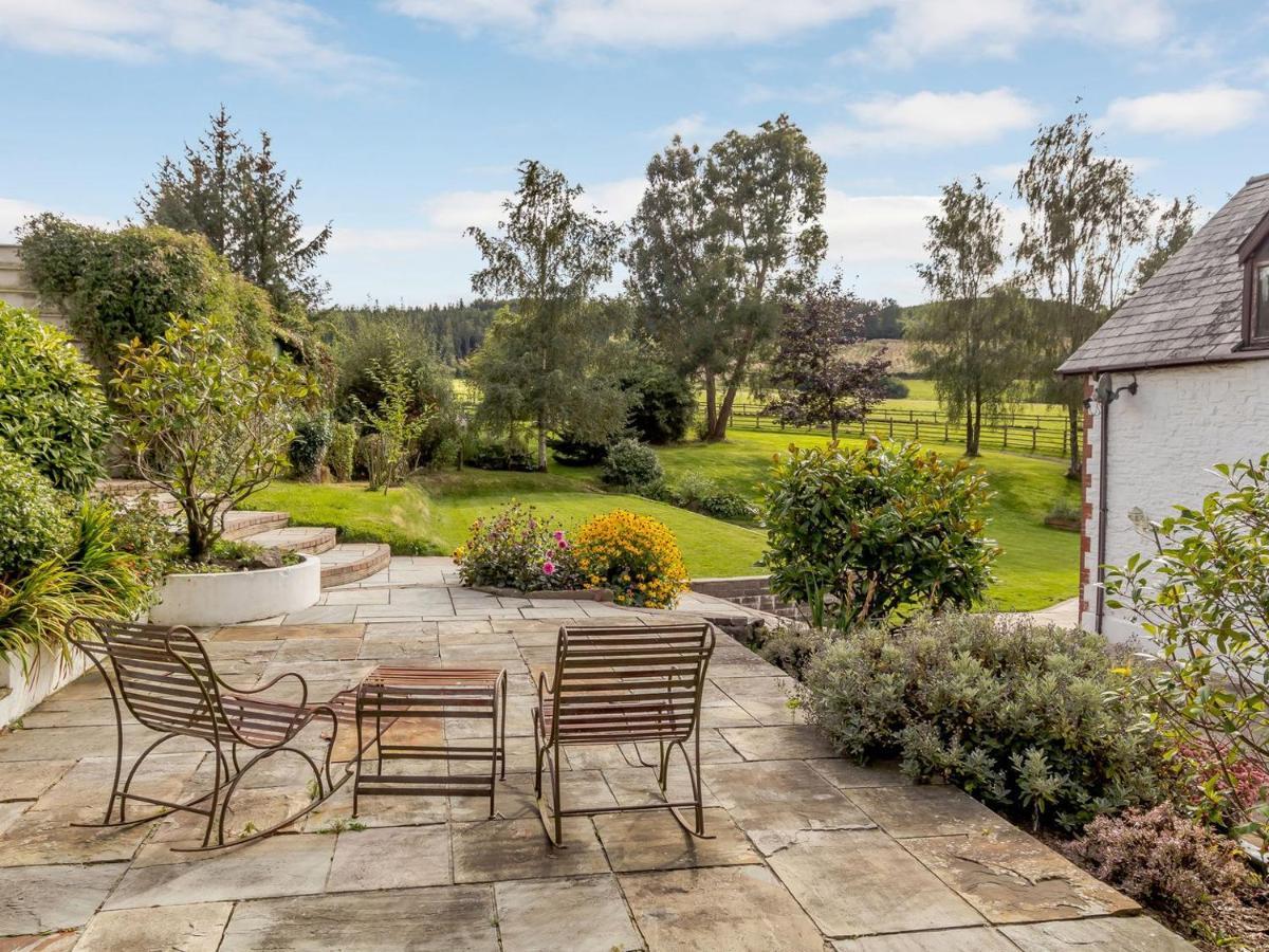 فيلا أبرجافنيفي White Horse Farm المظهر الخارجي الصورة